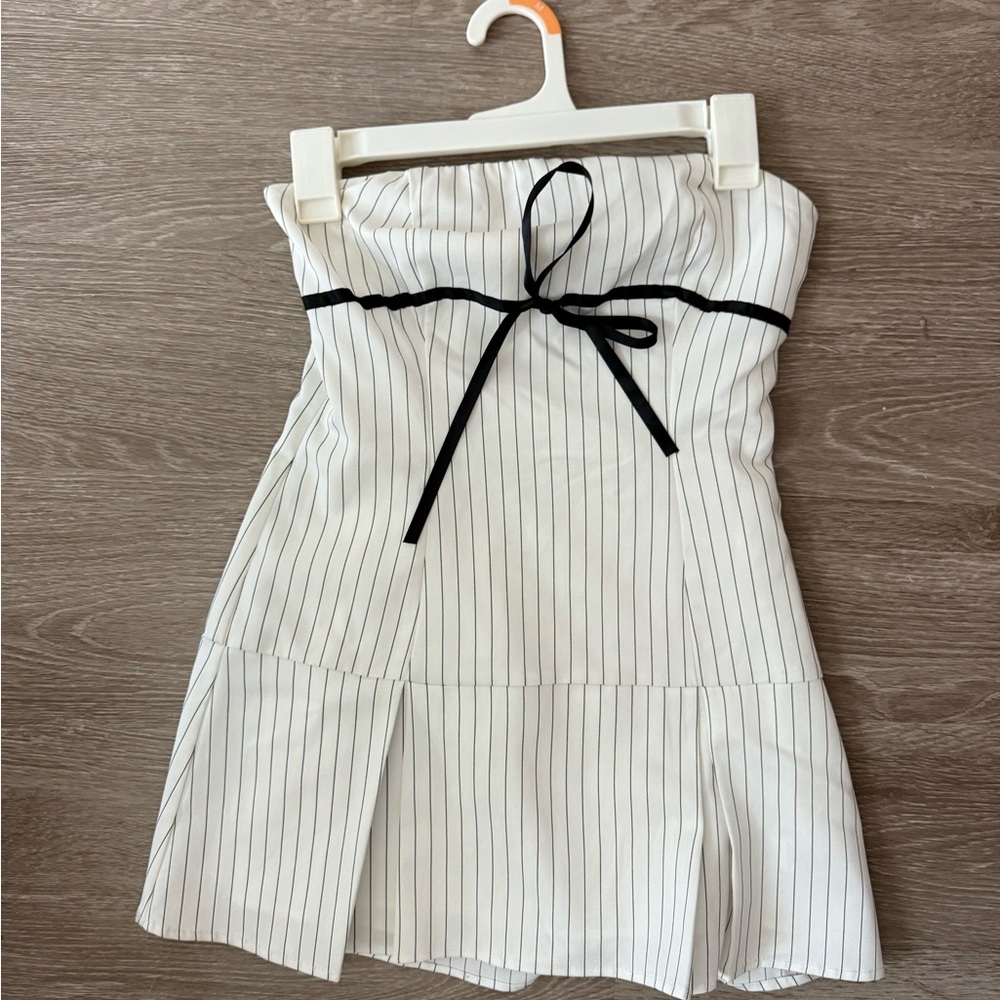 Adorable Strapless White and Black Dress
